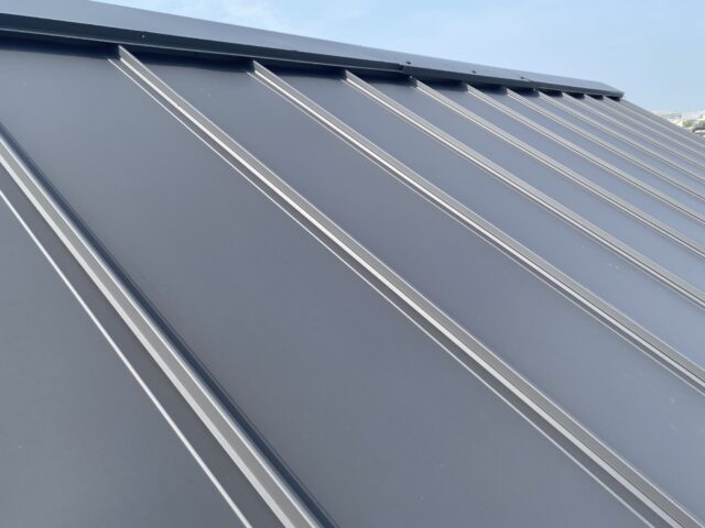 おしゃれな平屋で使われる屋根　ガルバリウム鋼板 